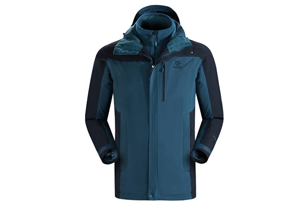 三合一沖鋒衣內(nèi)膽選擇羽絨好還是抓絨好？沖鋒衣廠家為你解答